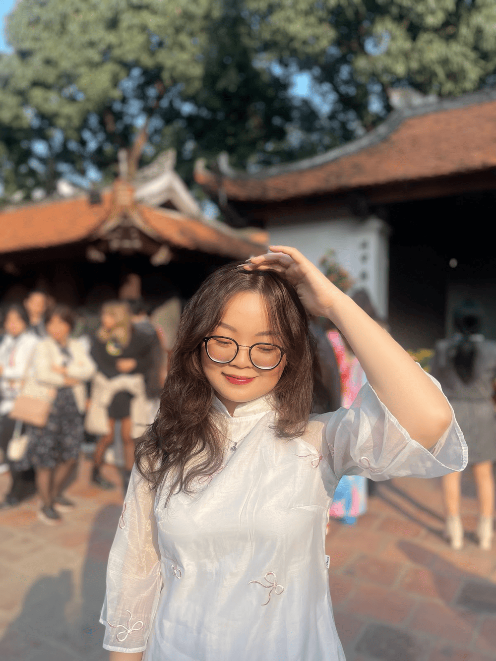 Rất nhiều các bạn trẻ đến Văn Miếu - Quốc Tử Giám để chụp những bộ ảnh chuyên nghiệp.